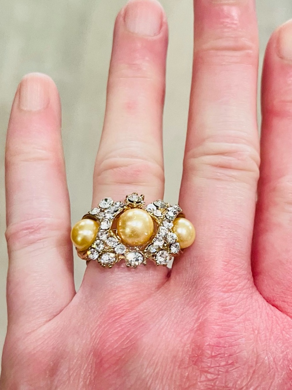 Vintage Style Pearl Rhinestone Cocktail Ring Gold Tone Adjustable Size 7 - Picture 2 of 16